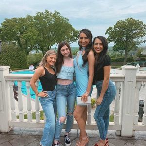 Meet your Posher, Daniella